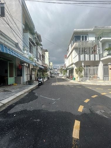 Gia đình cần bán nhà 3 tầng 3 mê Mặt tiền gần Hà Huy Tập -Trần Xuân Lê