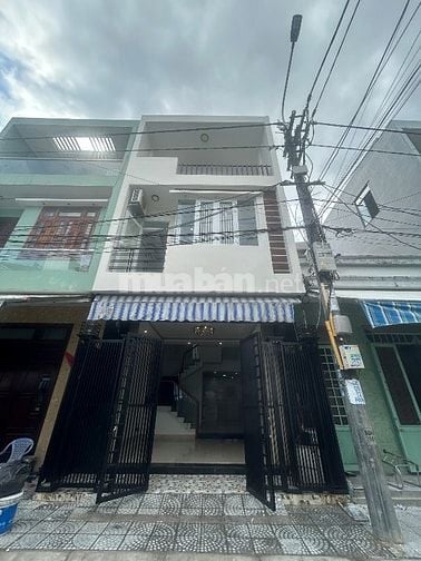 Gia đình cần bán nhà 3 tầng 3 mê Mặt tiền gần Hà Huy Tập -Trần Xuân Lê