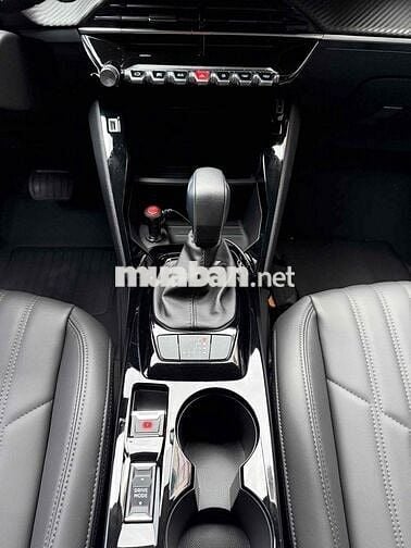 Peugeot 2008 2024 GT Line 1.2 AT - 9000 km