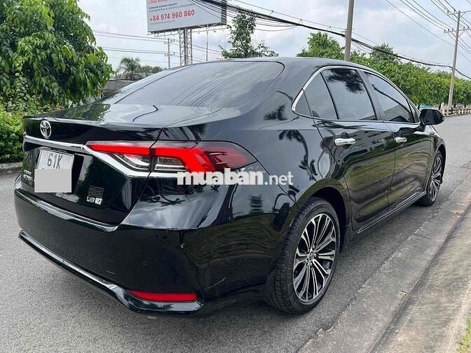 Toyota Corolla Altis 2022 1.8V - 50000 km Xe Nhập