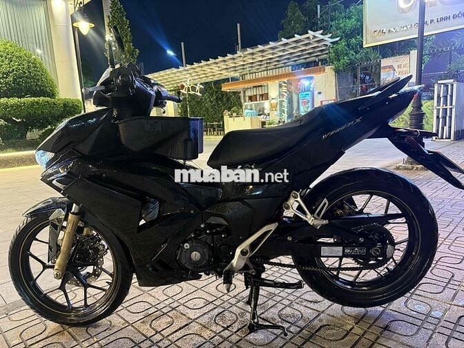 Xe WinneV3 2022 màu đen vàng mới siêu ken 98 %