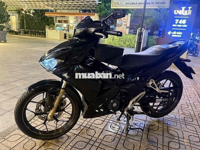 Xe WinneV3 2022 màu đen vàng mới siêu ken 98 %