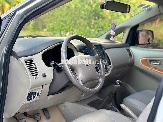 Toyota Innova 2009 G - 35489 km