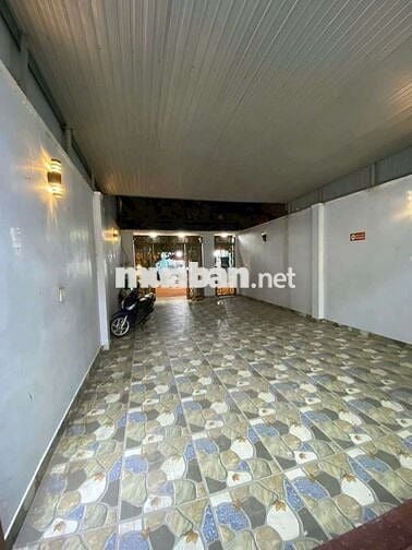 NHÀ TRỆT LẦU SÂN RỘNG RÃI THÍCH HỢP LÀM VĂN PHÒNG