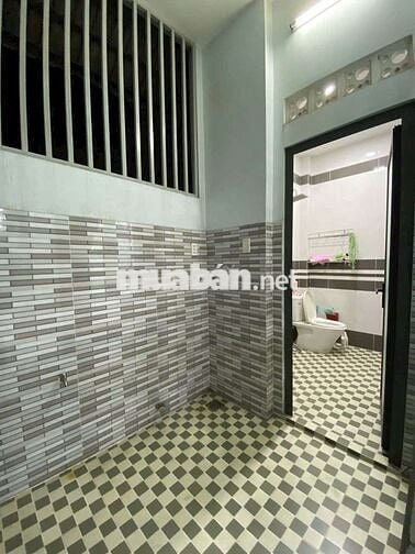 NHÀ TRỆT LẦU SÂN RỘNG RÃI THÍCH HỢP LÀM VĂN PHÒNG