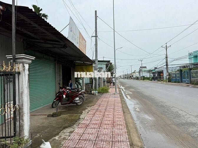 Mặt bằng kinh doanh 178m2, mặt tiền đường ĐT 835, xã Long Thượng