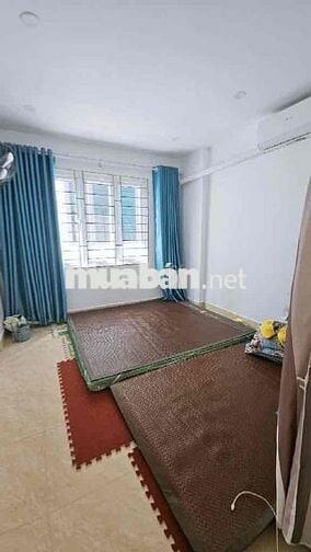 - Vài bước ra mặt phố Tựu Liệt, gần chợ – siêu thị – trường học – Giá