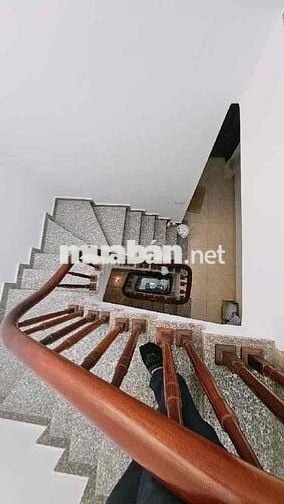 - Vài bước ra mặt phố Tựu Liệt, gần chợ – siêu thị – trường học – Giá