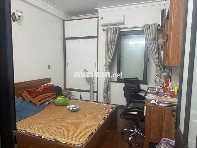 CHÍNH CHỦ BÁN NHÀ DÂN XÂY 3 TẦNG 50M² BÁT KHỐI
20M RA ĐƯỜNG ÔTÔ TRÁNH