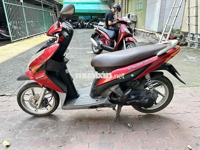 honda click máu êm zin chưa bung.không hao xăng