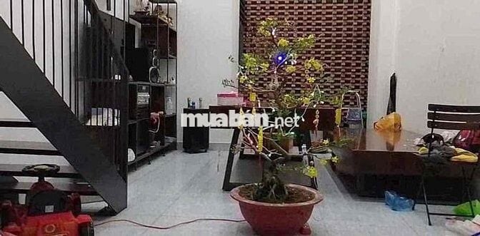 Cho thuê nhà 1 trệt 3 lầu thiết kế thoáng ô tô đậu trong nhà hẻm QL 13