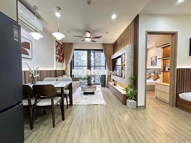 em cần bán căn 1N+1 43m2 Đông Nam toà S303 Vinhomes Smart City