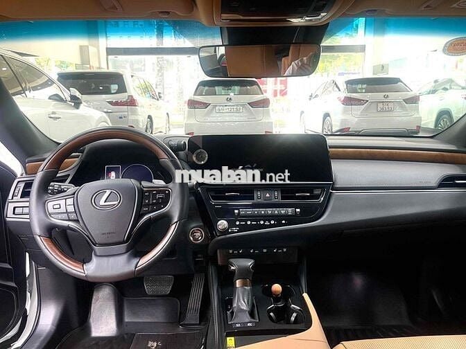 Lexus ES 2023 300h - 20000 km