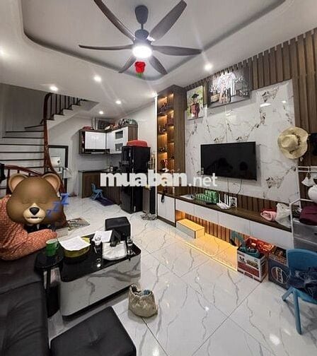 Nhà đẹp dân xây mới được 3 năm vẫn mới đẹp 20m ra ô tô chánh đỗ ngày đ