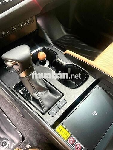 Lexus ES 2023 300h - 20000 km