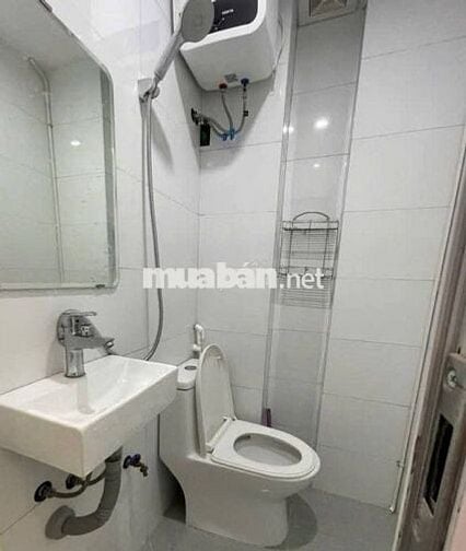 Nhà đẹp dân xây mới được 3 năm vẫn mới đẹp 20m ra ô tô chánh đỗ ngày đ