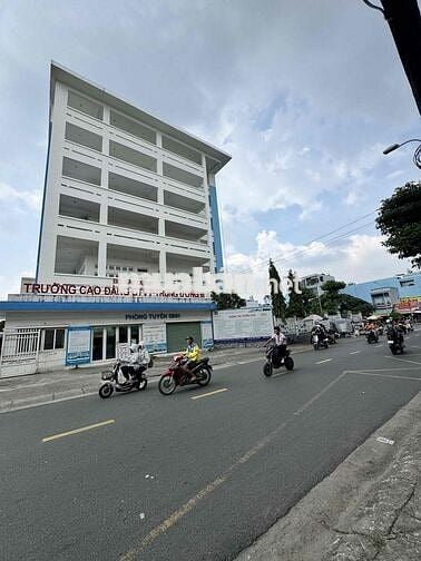 MẶT TIỀN KINH DOANH-Lê Quốc Trinh-Đường 12m vỉa hè 2,5 32m2 Chỉ 5,8T