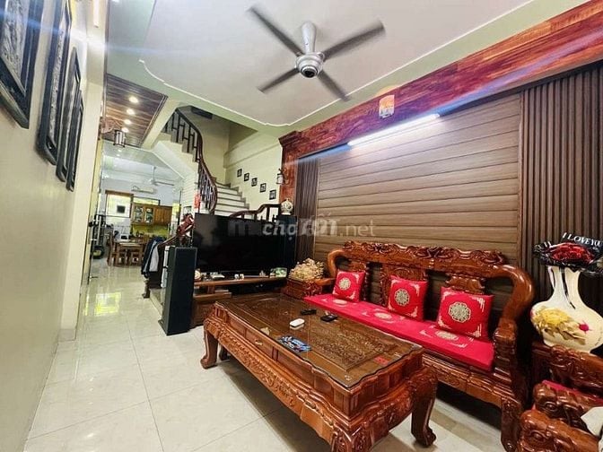 BÁN NHÀ PHÂN LÔ NGUYỄN HOÀNG TÔN, Ô TÔ TRÁNH, 46M2×3T, MT 4M, 16 TỶ 