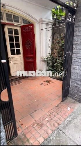 Cho thuê nhà nguyên căn ngõ 89 Lạc Long Quân - ô tô đỗ cửa