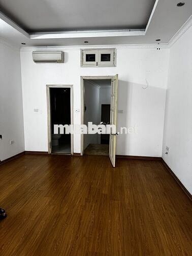 Cho thuê nhà nguyên căn ngõ 89 Lạc Long Quân - ô tô đỗ cửa