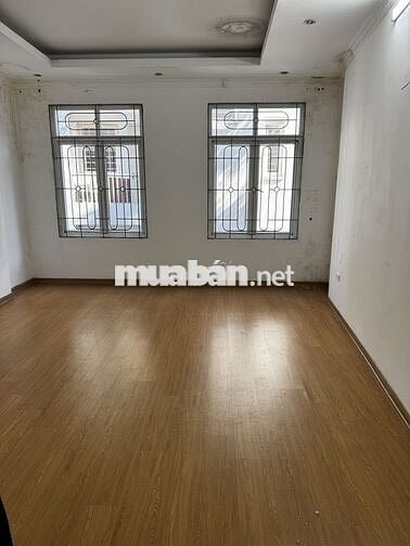 Cho thuê nhà nguyên căn ngõ 89 Lạc Long Quân - ô tô đỗ cửa