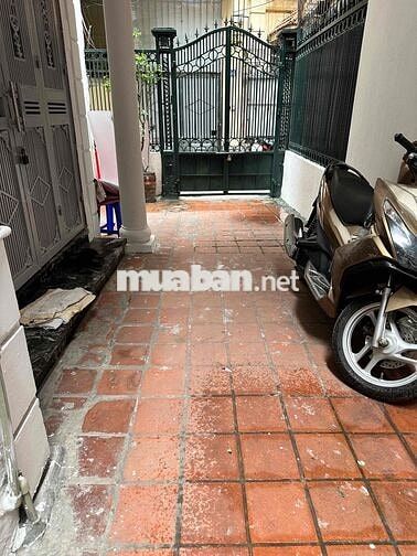 Nhà phố ngay Trung Tâm Hà Nội gần Quốc Tử Giám 3 phòng ngủ