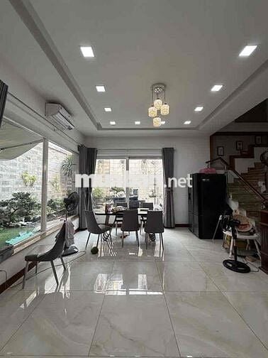 Nhà ngang lớn gần 5m Quận 10 • Gần ĐH Kinh Tế HCM • nở hậu • hơn 9 tỷ!