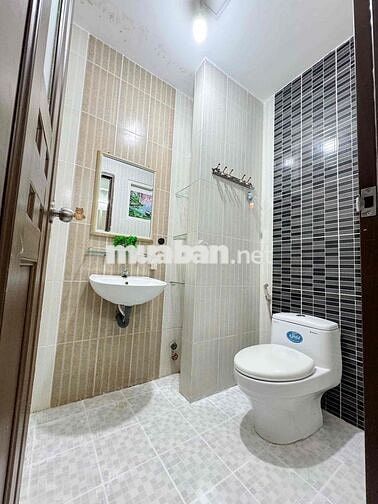 Căn hộ 1 phòng ngủ cửa sổ ban công cực rẻ ngay Đại học Văn Lang