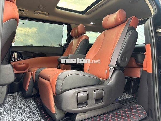 Kia Carnival 2025 Signature 2.2D - 25000 km