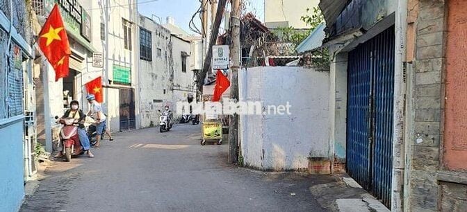 Nhà mặt tiền 80m², 2 phòng ngủ, Trương Đăng Quế gần chợ Hoàng Hoa Thám