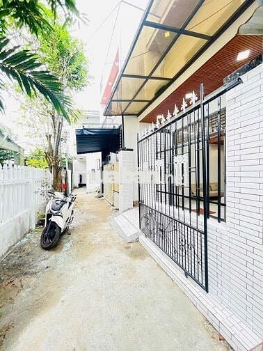 Nhà gác đúc phong cách hiện đại ngay bến xe thành phố