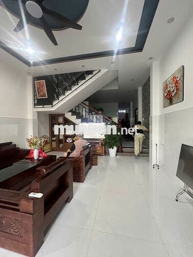 Bán nhà đường Hòa Sâm kẹp cống, vị trí siêu đẹp vừa ở vừa kinh doanh