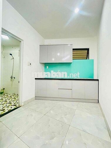 Nhà gác đúc phong cách hiện đại ngay bến xe thành phố