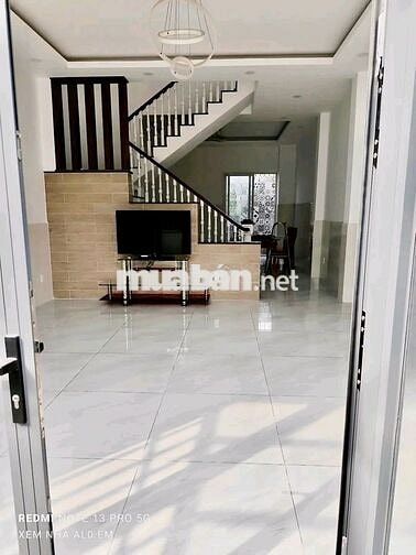 Nhà sach như mới,dt4*15m,1lau,2pn,2wc,cổng rào,hẽm xe hơi, gần chợ