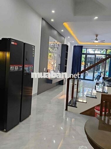 chính chủ cần bán gấp nhà đường lê thạch , sau bến xe trung tâm đà năn