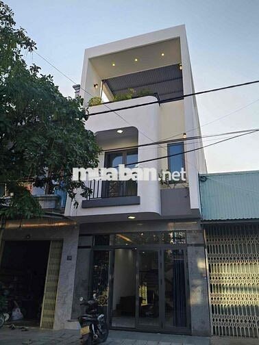 chính chủ cần bán gấp nhà đường lê thạch , sau bến xe trung tâm đà năn