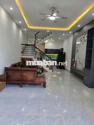 chính chủ cần bán gấp nhà đường lê thạch , sau bến xe trung tâm đà năn