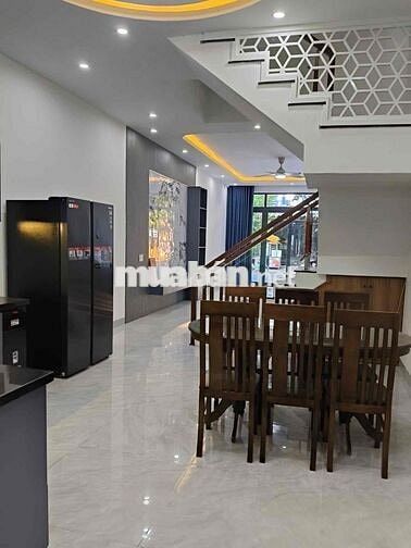 chính chủ cần bán gấp nhà đường lê thạch , sau bến xe trung tâm đà năn