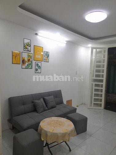 Nhà 2 tầng có nội thất mới Q1/furnished 2-Flr 2 BR house in center D1