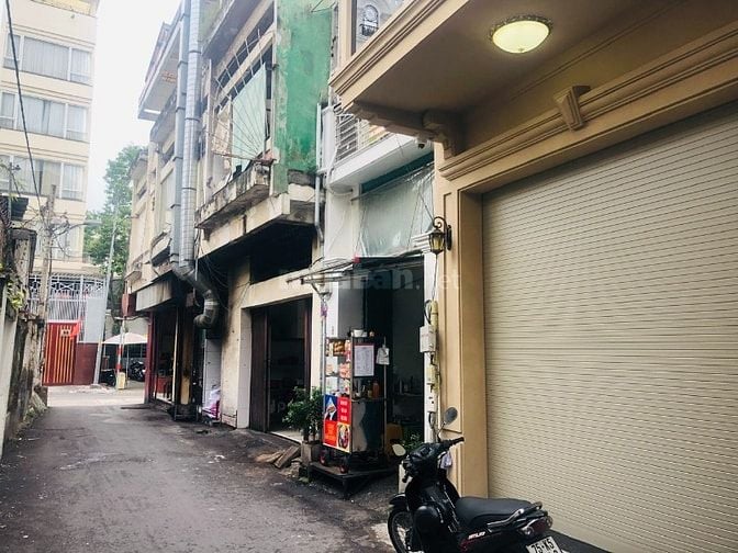 Bán nhà tại 32 Huyền Quang, Phường Tân Định, Quận 1, HCM