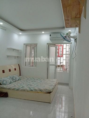 Nhà 2 tầng có nội thất mới Q1/furnished 2-Flr 2 BR house in center D1