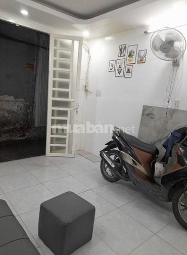 Nhà 2 tầng có nội thất mới Q1/furnished 2-Flr 2 BR house in center D1