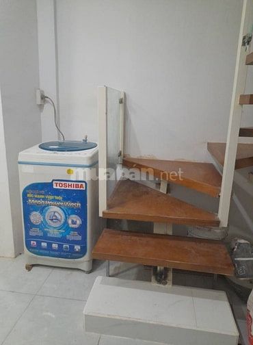 Nhà 2 tầng có nội thất mới Q1/furnished 2-Flr 2 BR house in center D1