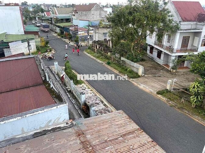 Nhà trung tâm Bảo Lộc DT: 97,5m Full thổ cư nhà mới 4 phòng ngủ