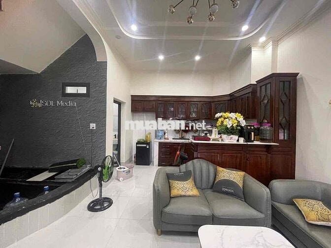 Nhà trung tâm Bảo Lộc DT: 97,5m Full thổ cư nhà mới 4 phòng ngủ