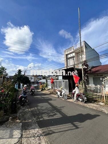 Nhà Mặt Tiền Giá *** Tp. Bảo Lộc -  Tô Hiệu 12m thuận tiện KD