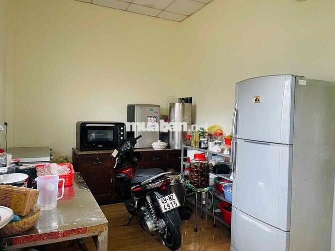 Nhà mới kiên cố góc 2 mặt tiền H. 994 Trần Phú Bảo Lộc 216m2 Full thổ