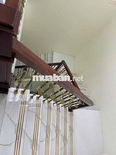 Nhà trung tâm Bảo Lộc DT: 97,5m Full thổ cư nhà mới 4 phòng ngủ