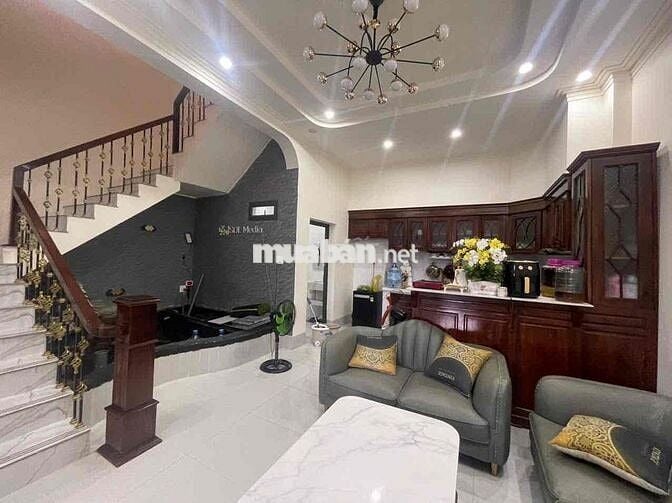 Nhà trung tâm Bảo Lộc DT: 97,5m Full thổ cư nhà mới 4 phòng ngủ