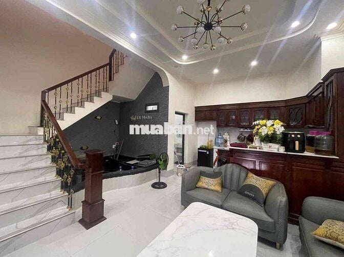 Nhà trung tâm Bảo Lộc DT: 97,5m Full thổ cư nhà mới 4 phòng ngủ